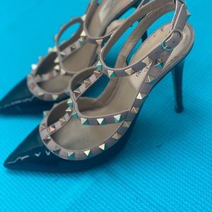 Valentino. Black and beige rockstar pumps